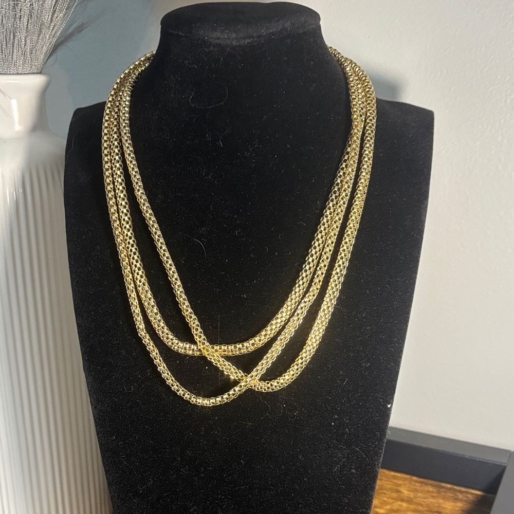 SAO 3- strand elegant necklace with adjustable closure. Lovely! Vintage…